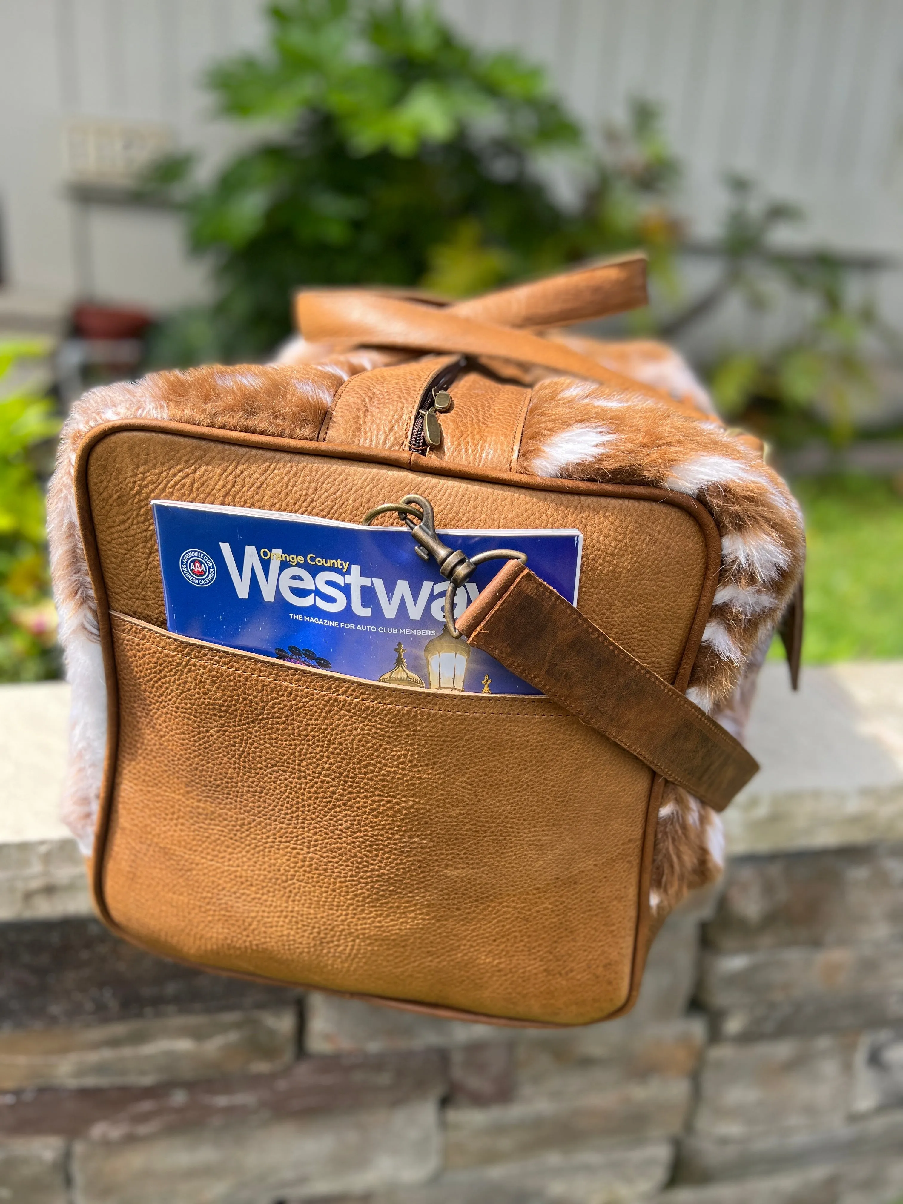 Axis faux and genuine leather, Large Carryon size duffel .