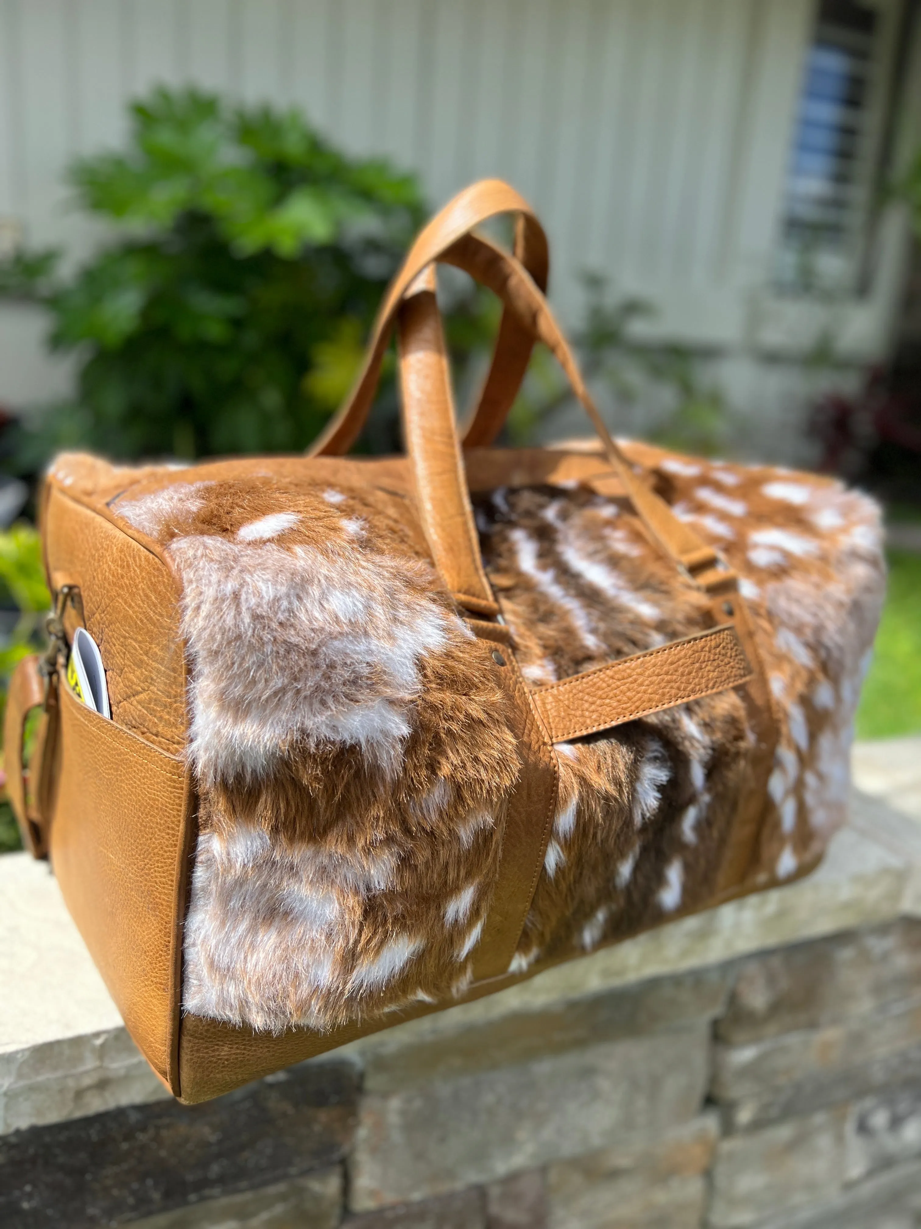 Axis faux and genuine leather, Large Carryon size duffel .