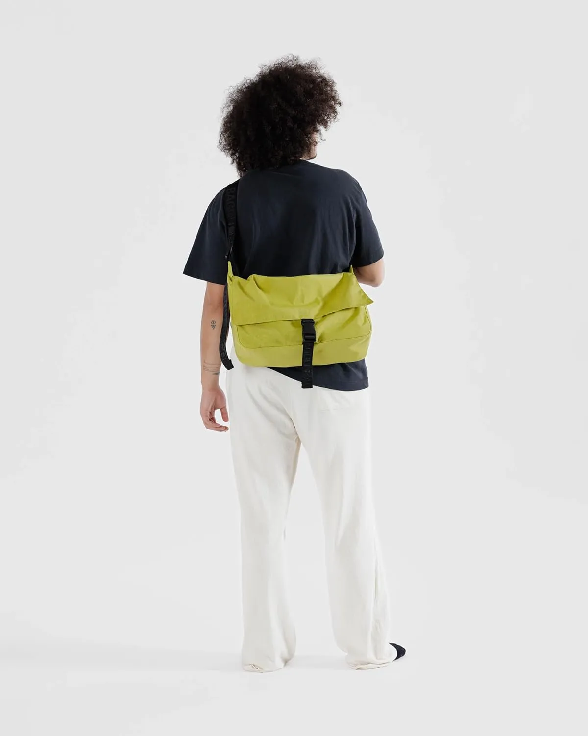 BAGGU Nylon Messenger Bag