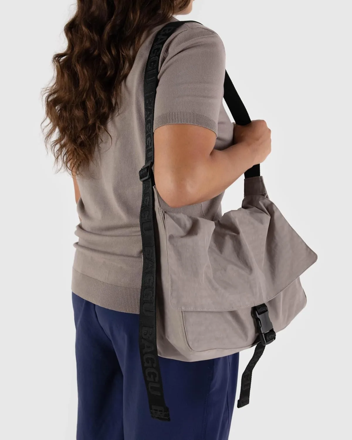 BAGGU Nylon Messenger Bag
