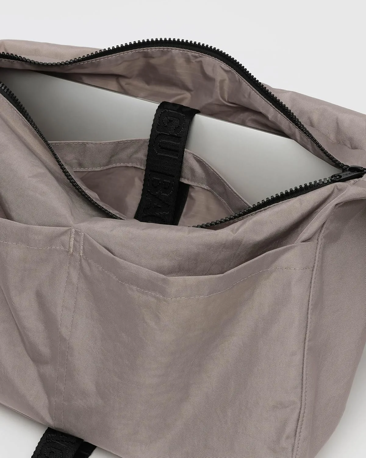 BAGGU Nylon Messenger Bag