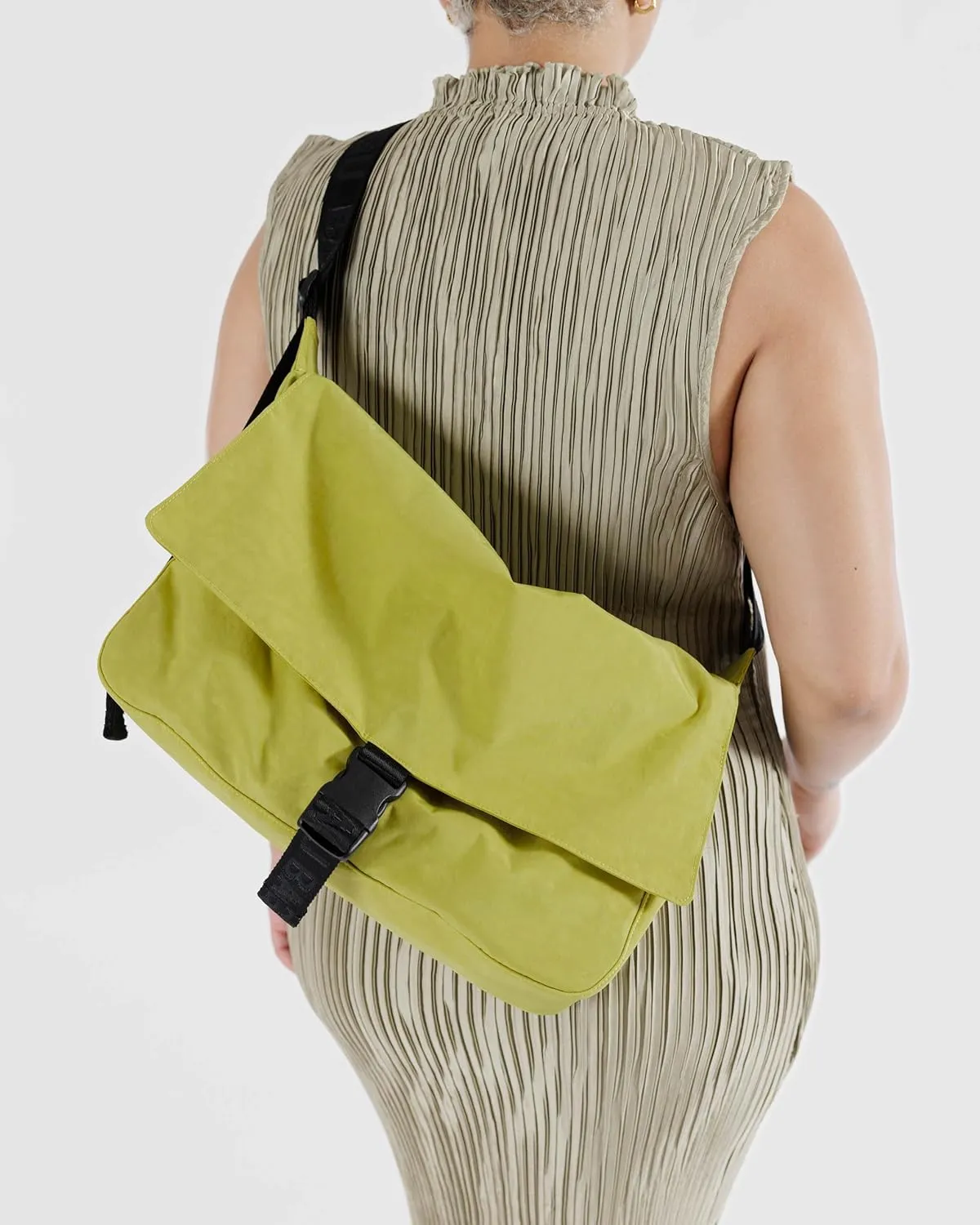 BAGGU Nylon Messenger Bag