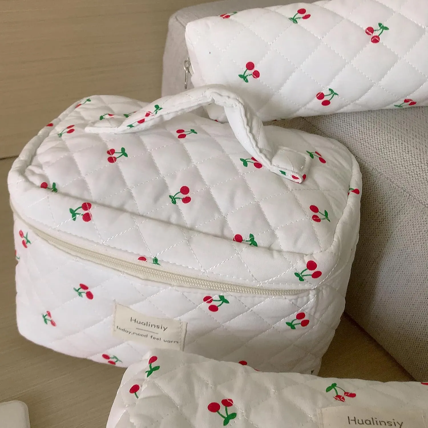 Cherry Makeup Bag Set ， 3 PCS Cute Cherry Bag Set, Travel Toiletry Organizer quilted Bags ，Large Coquette Aesthetic Make Up Cosmetic Bag For Women (white-cherry)