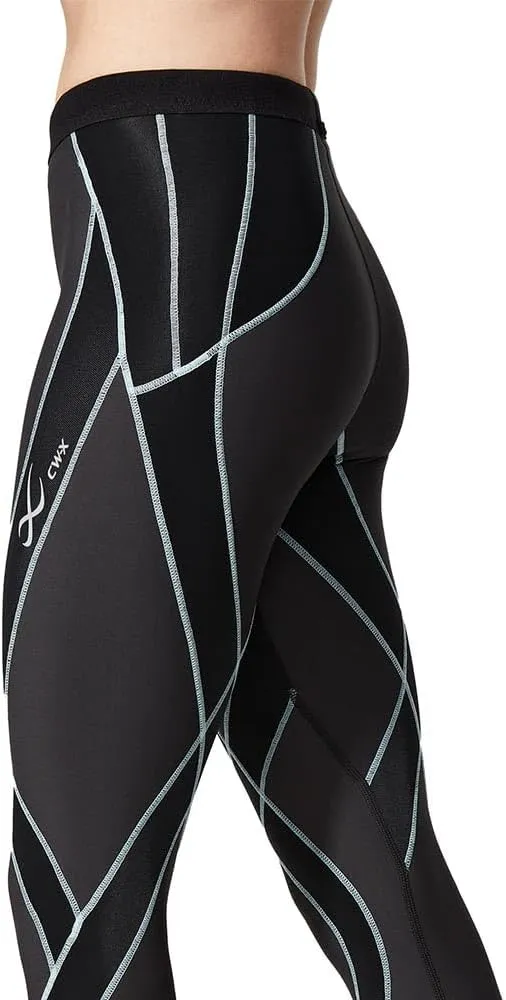 CW-X Women's Endurance Generator Insulator Joint and Muscle Support 3/4 Compression Tight, Base Layer Capri for Skiing