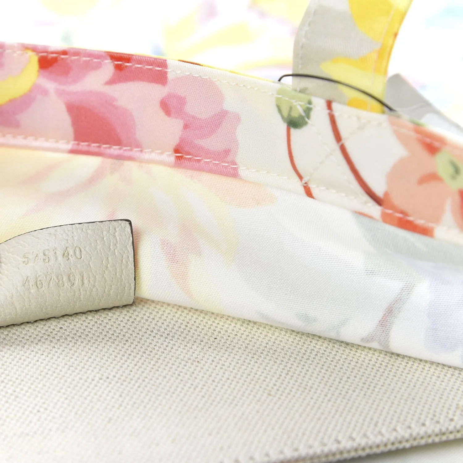 Gucci Floral-print Logo Tote Bag in White