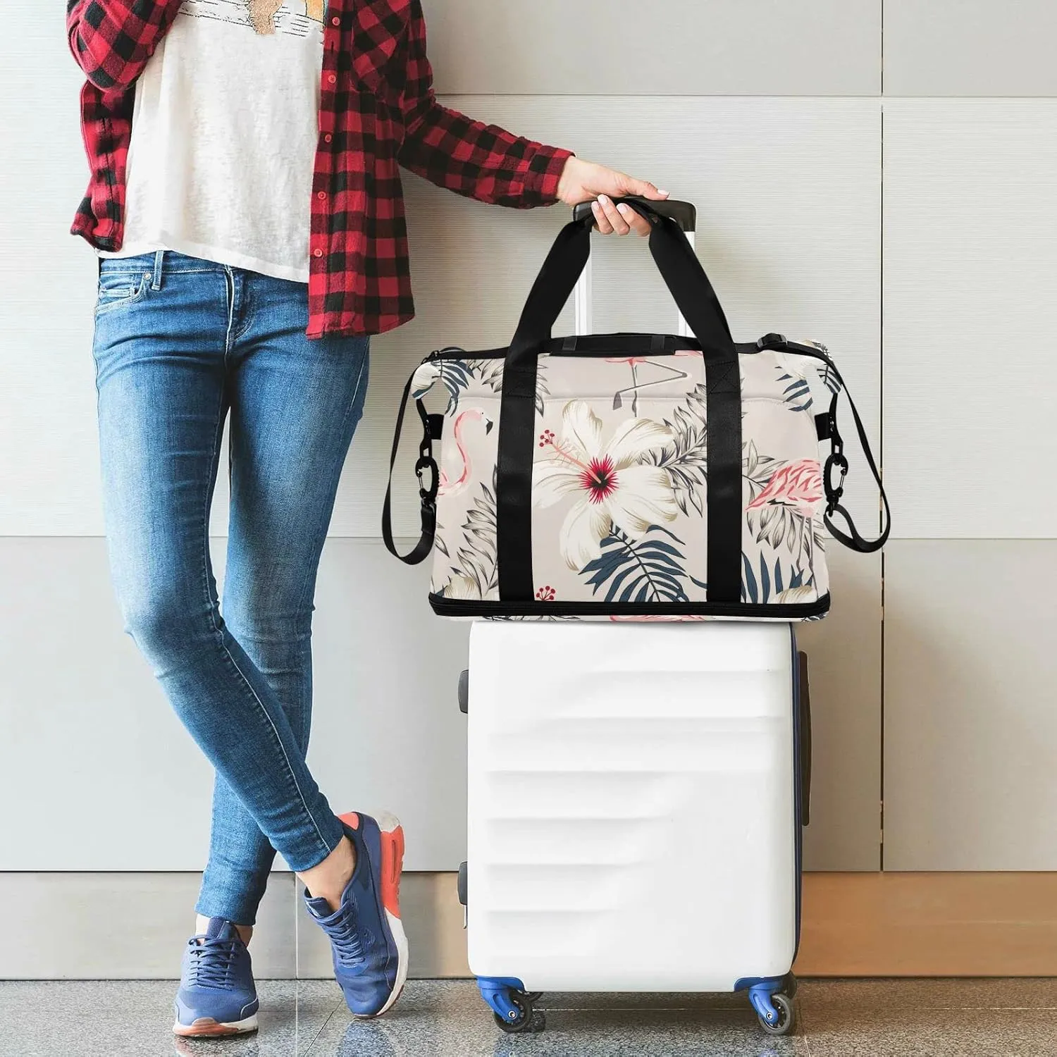 Retro Pink Flamingo, Palm Leaves, White Hibiscus Flowers on Beige Gym Duffel Bag, Polyester Travel Weekender Luggage Handbag with Waterproof Pocket for Wet Items, Unisex Foldable Tote for Sports