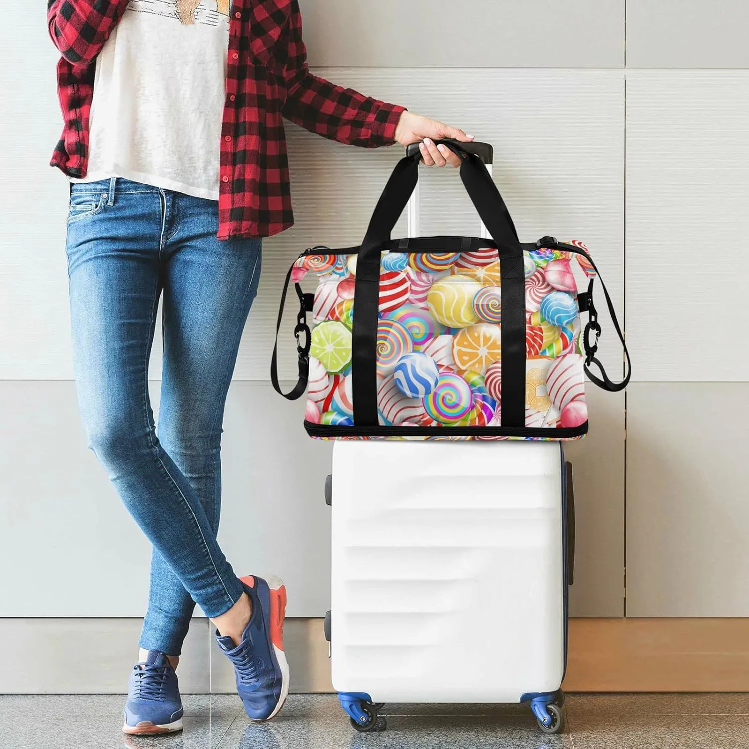 Seamless Colorful Lollipops Sweets Candies Gym Duffel Bag, Polyester Travel Weekender Luggage Handbag with Waterproof Pocket for Wet Items, Unisex Foldable Tote for Sports