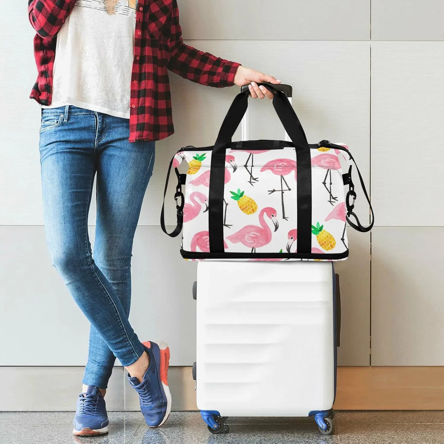 Seamless Watercolor Tropical Pink Flamingo Yellow Pineapple Gym Duffel Bag, Polyester Travel Weekender Luggage Handbag with Waterproof Pocket for Wet Items, Unisex Foldable Tote for Sports