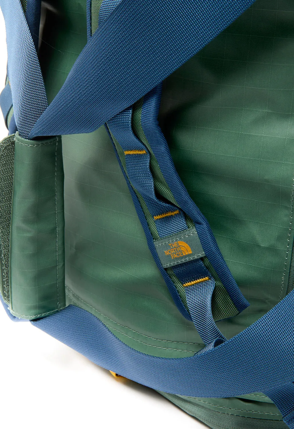 The North Face Base Camp Voyager Duffel 42L - Duck Green / Shady Blue