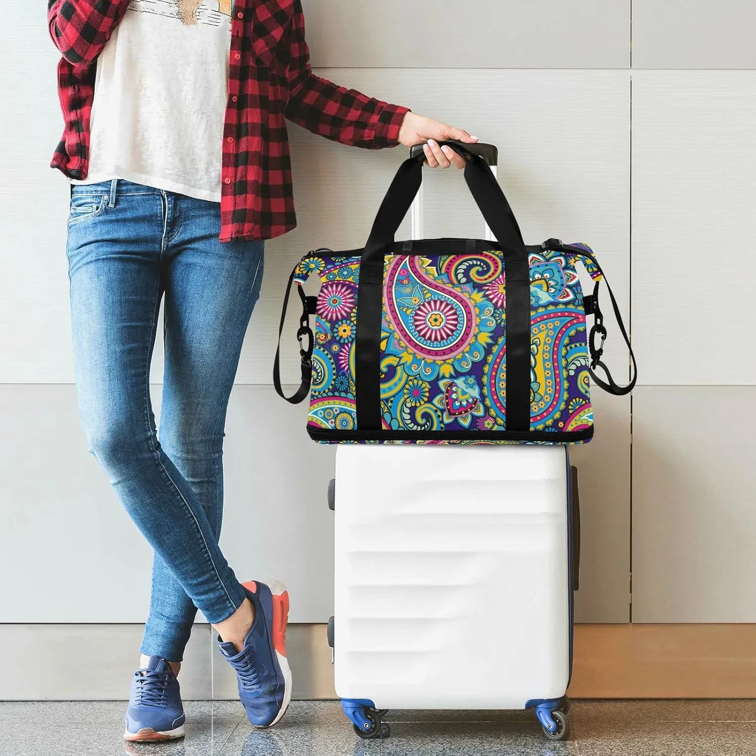 Traditional Ancient Asian Elements Paisley Floral Flowers Gym Duffel Bag, Polyester Travel Weekender Luggage Handbag with Waterproof Pocket for Wet Items, Unisex Foldable Tote for Sports