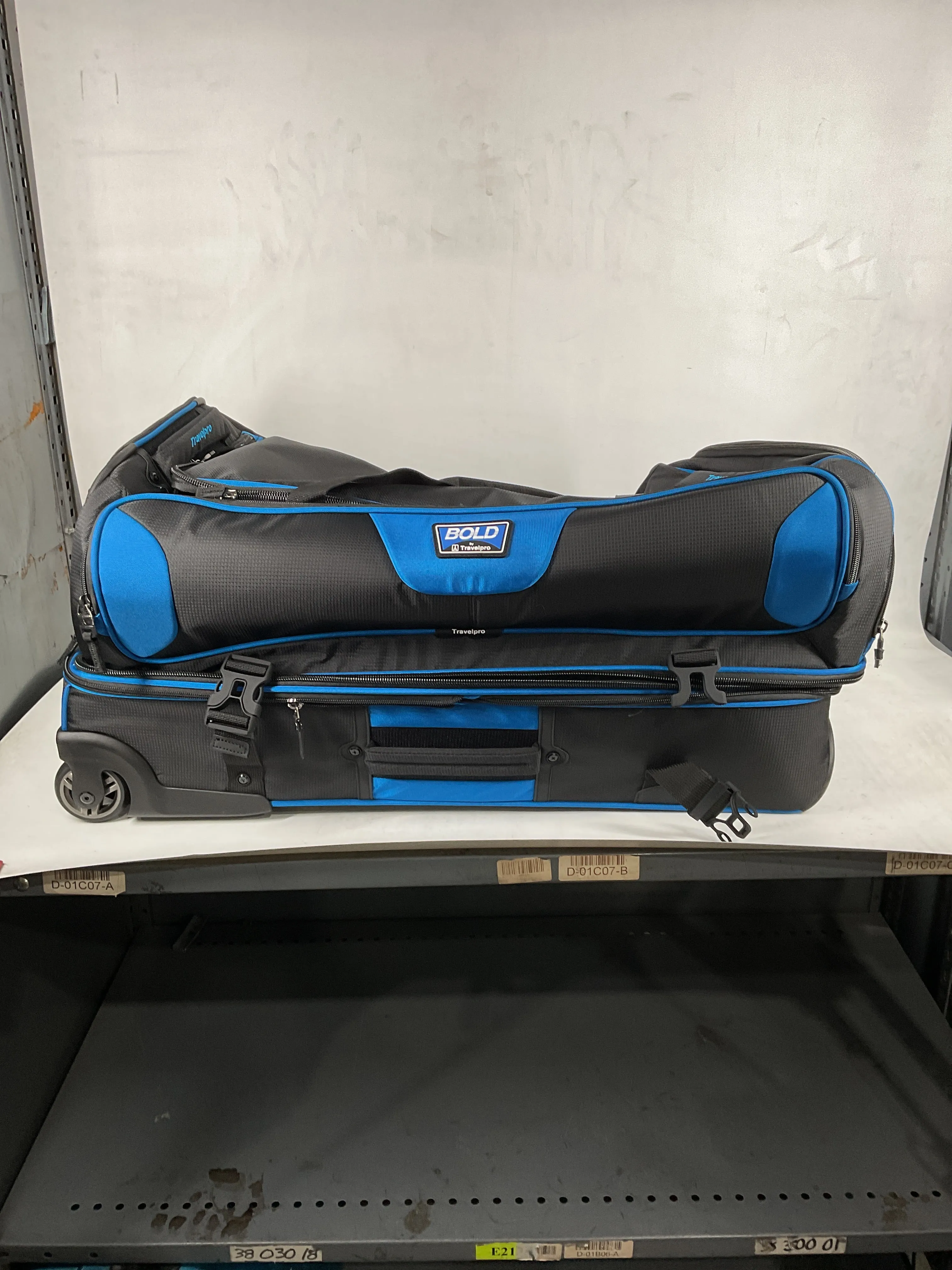 Travelpro Bold Drop Bottom Wheeled Rolling Duffel Bag Blue/Black 30 Inch U5