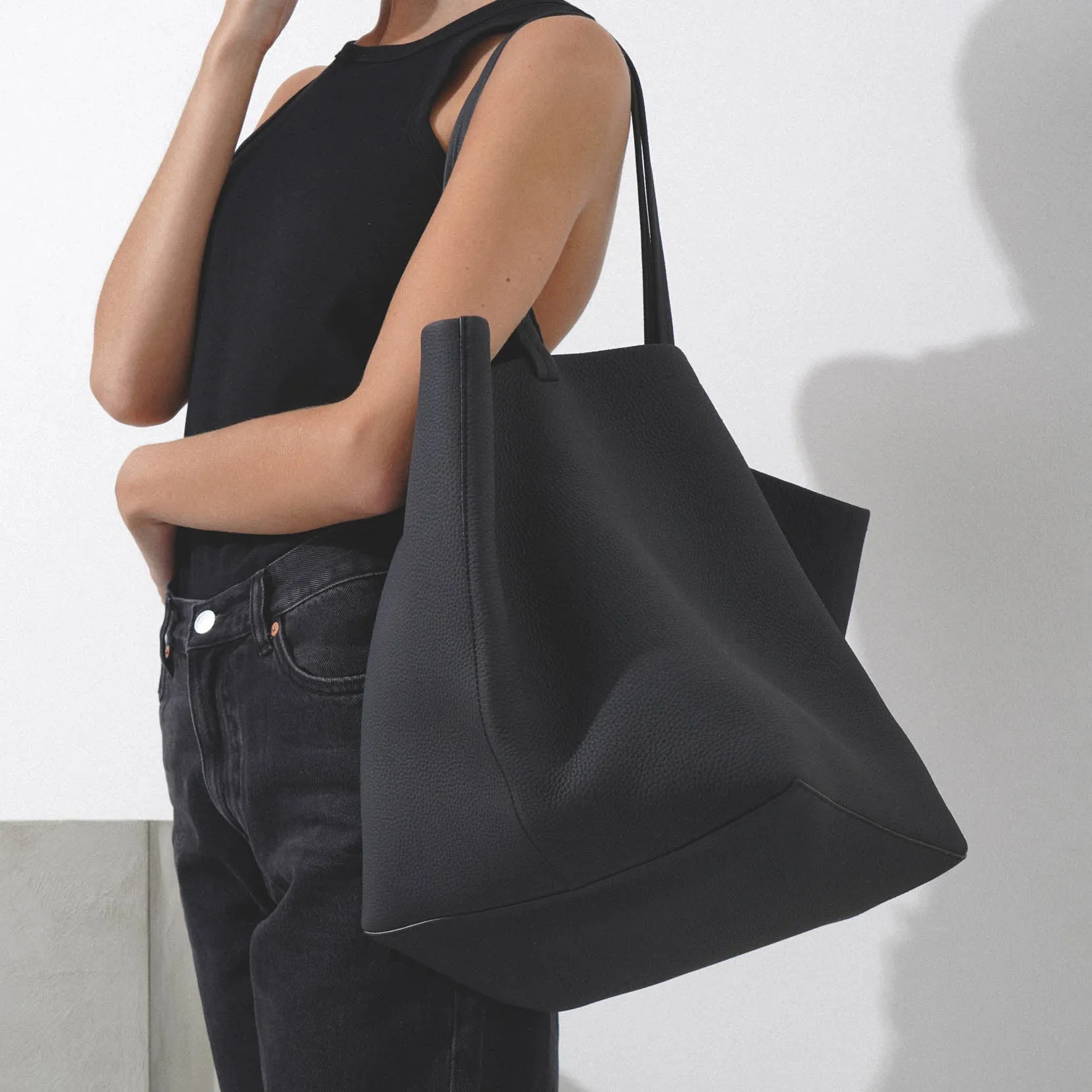 XL Park tote black matte grain bag