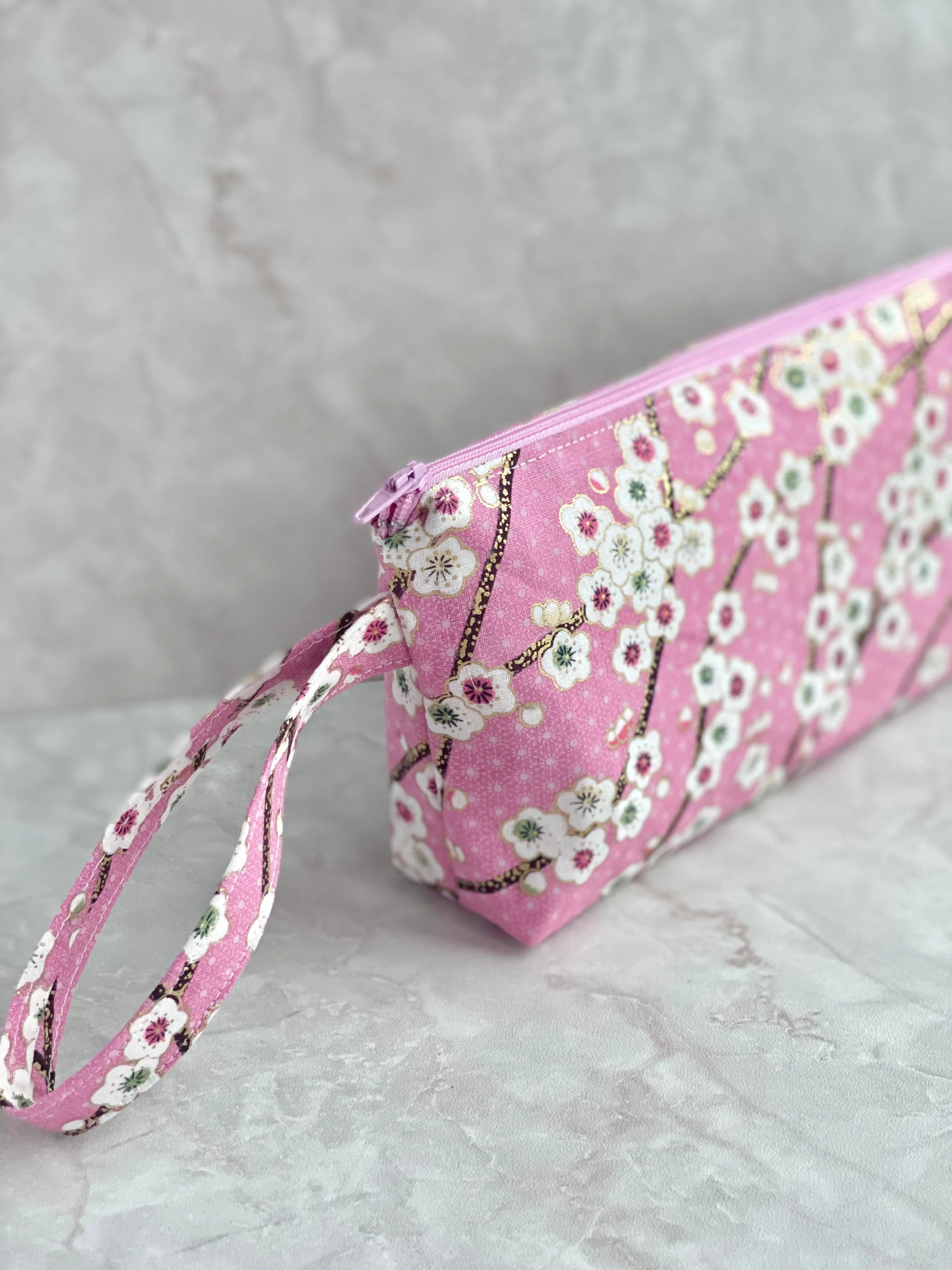 Zip wristlet