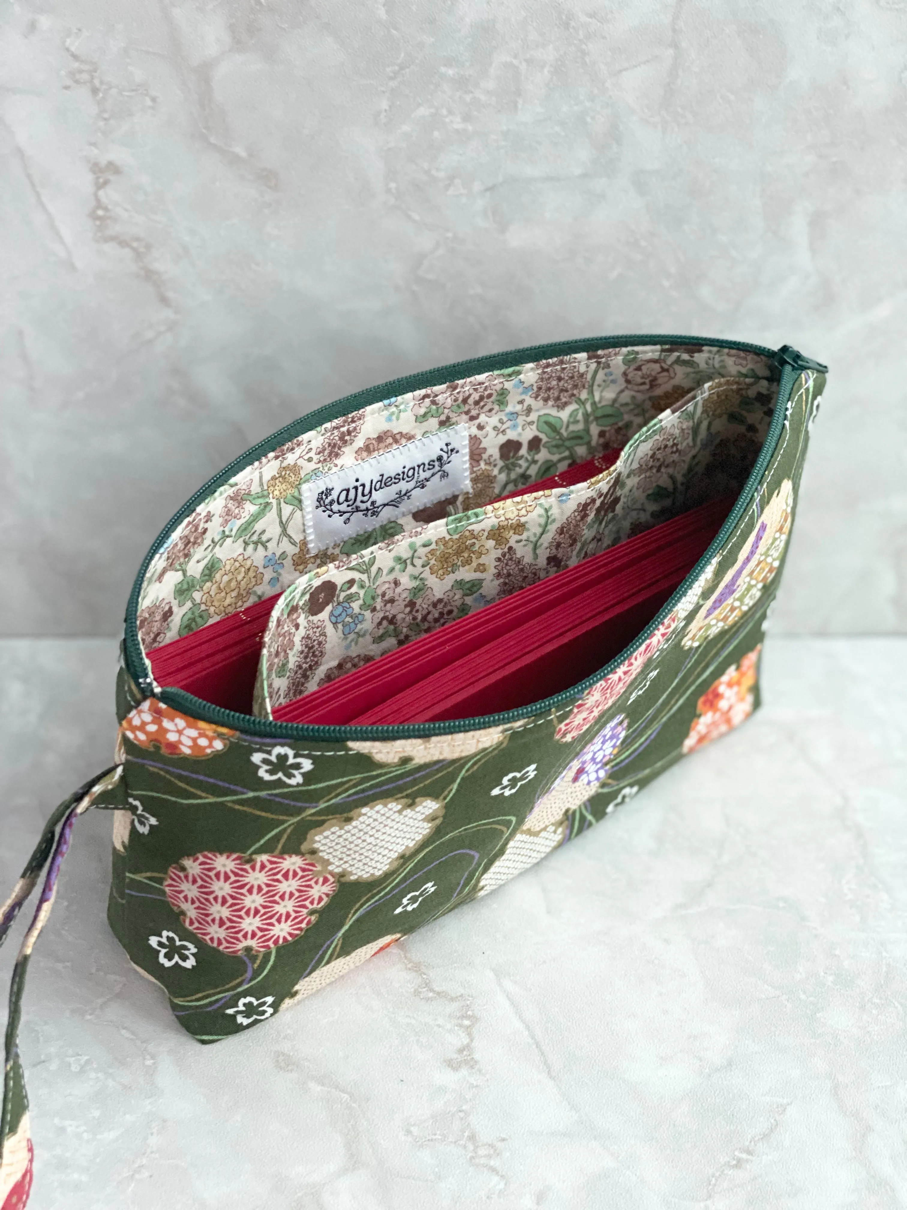 Zip wristlet