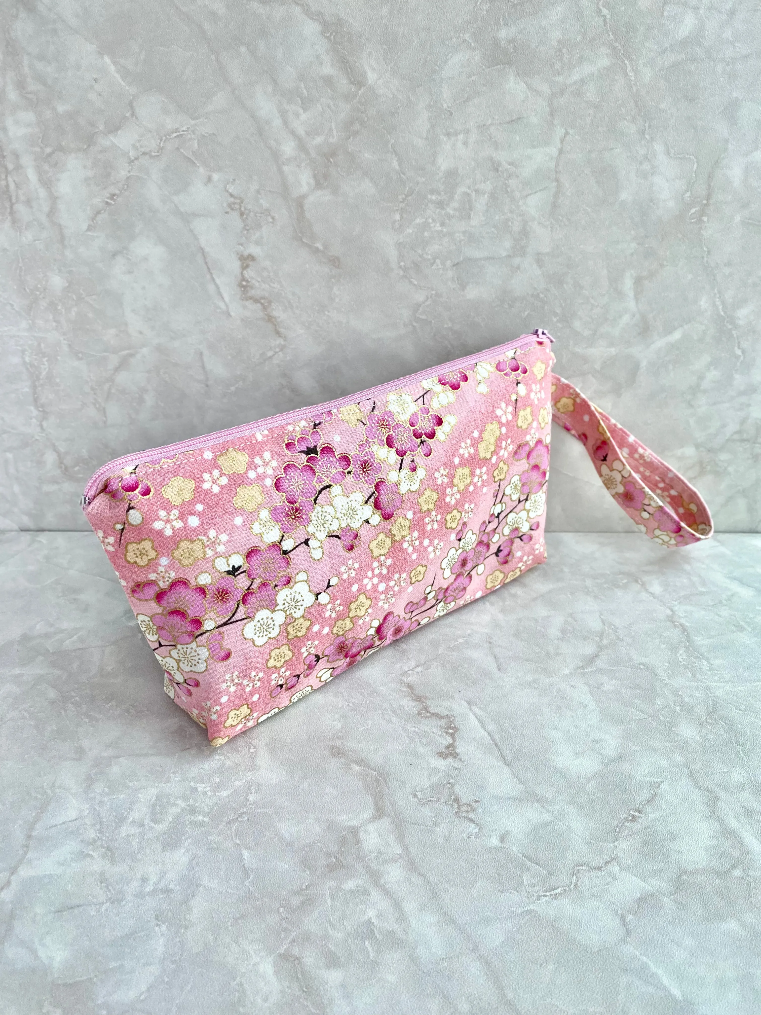 Zip wristlet