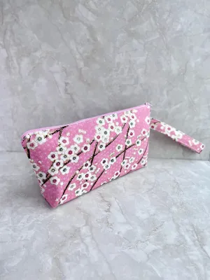 Zip wristlet