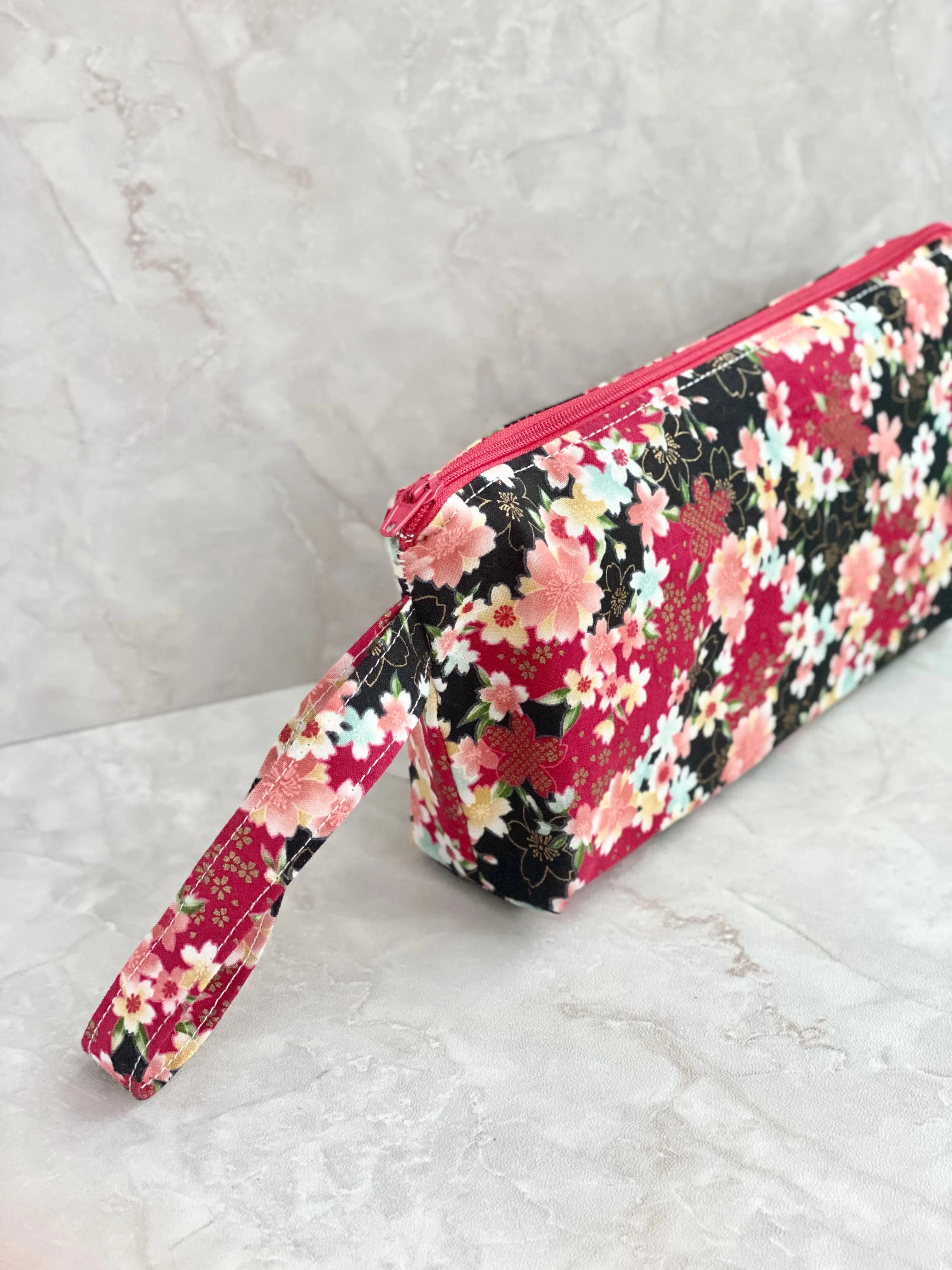 Zip wristlet