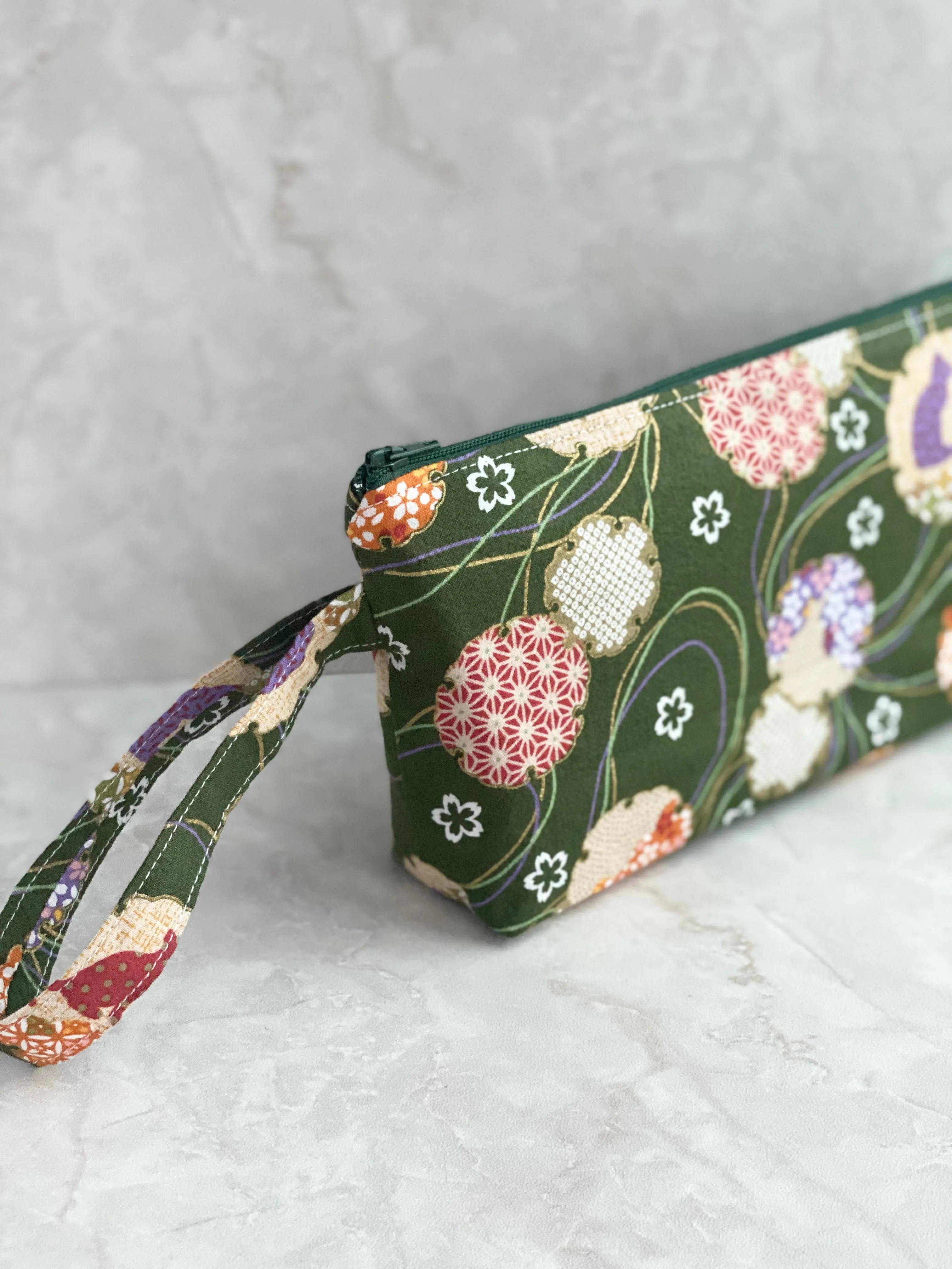 Zip wristlet