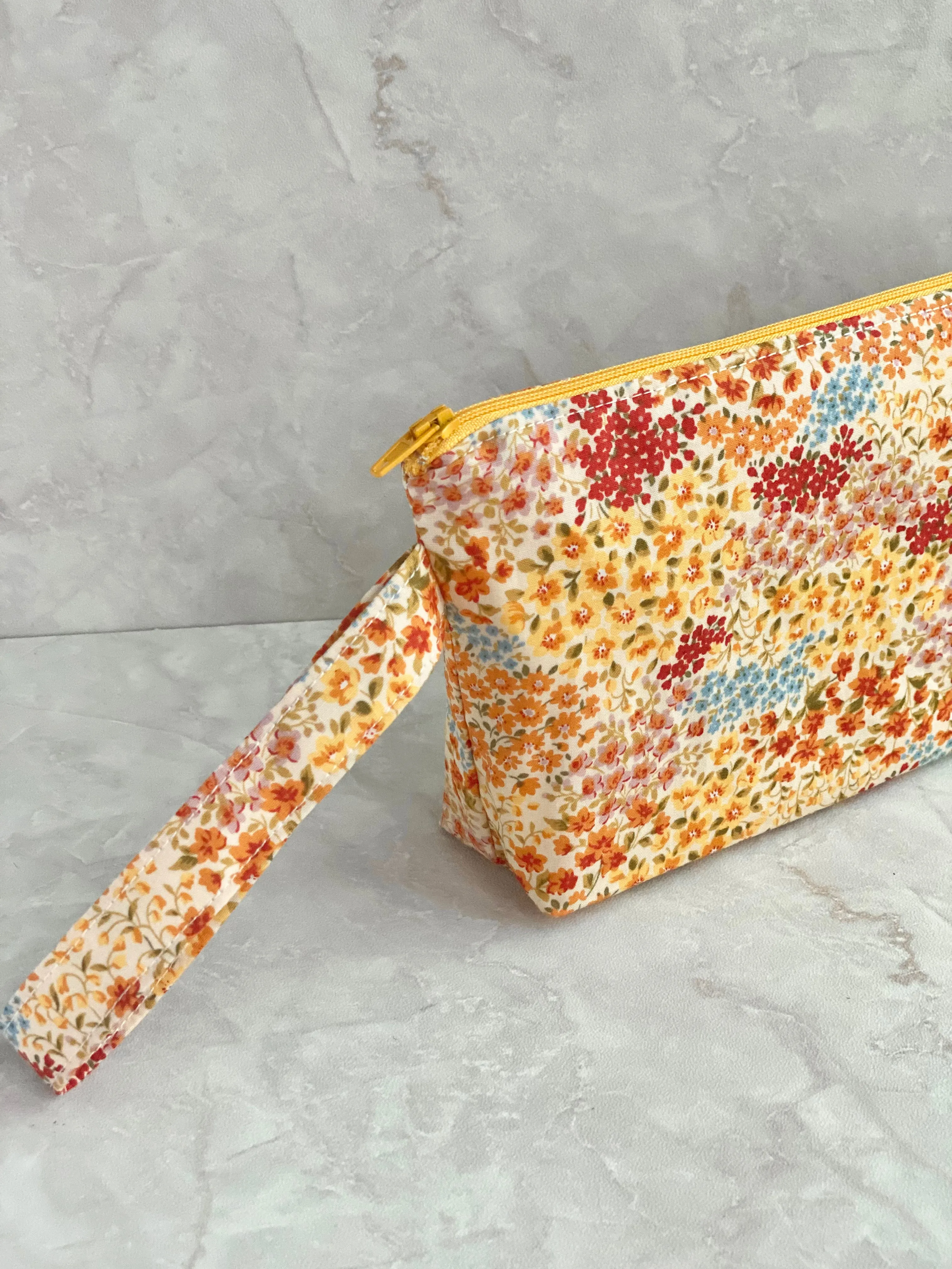 Zip wristlet