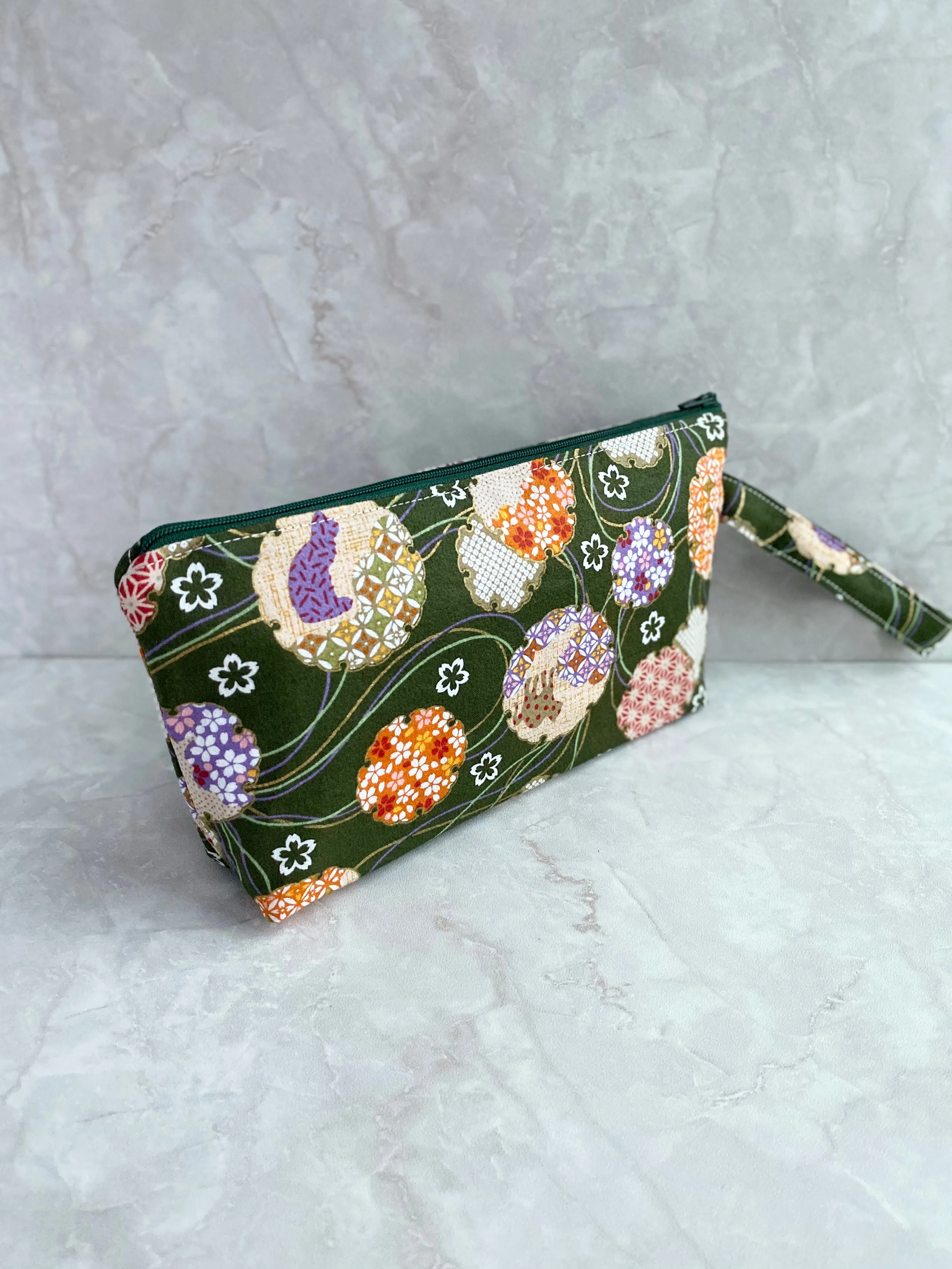 Zip wristlet
