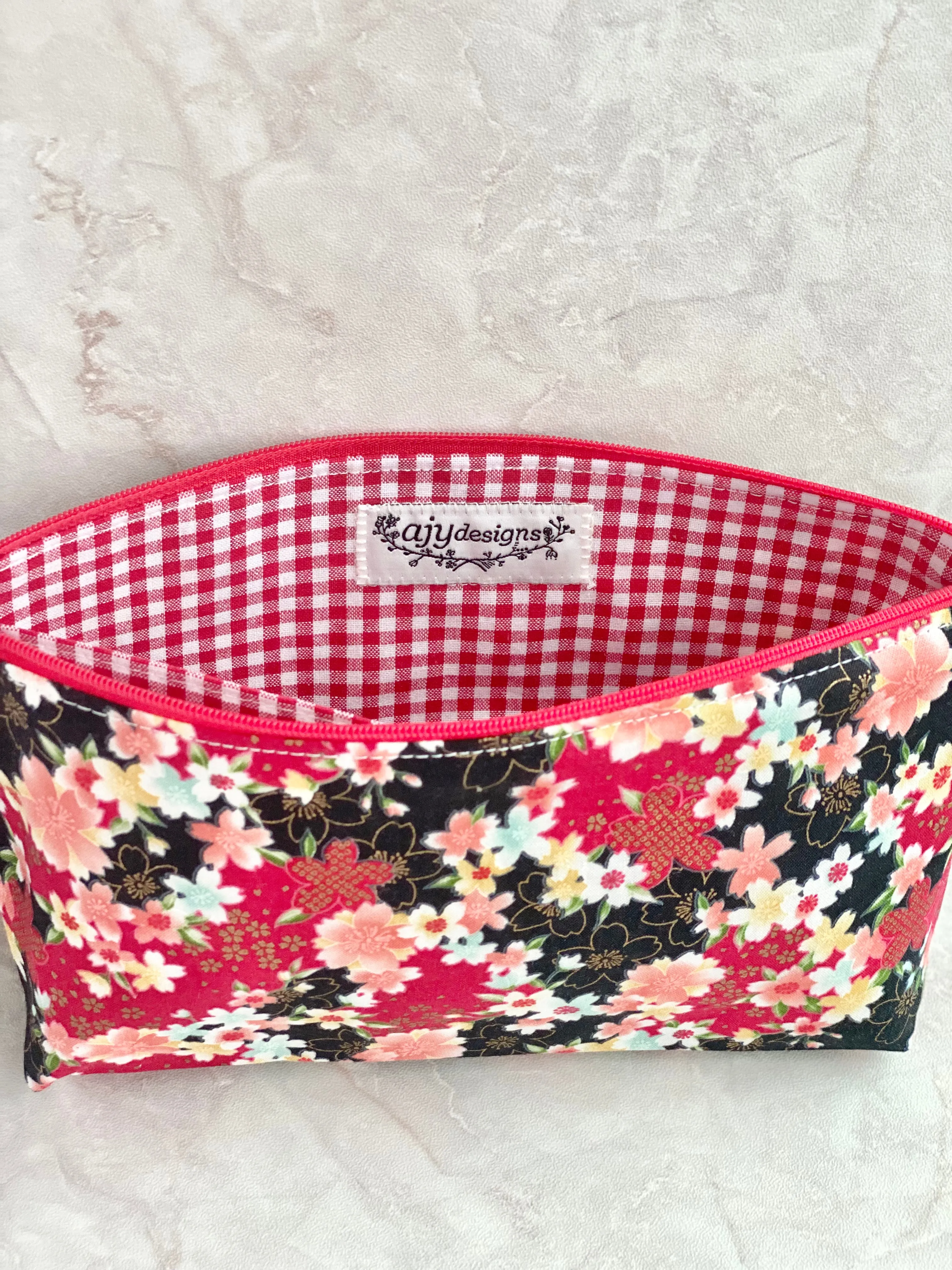 Zip wristlet