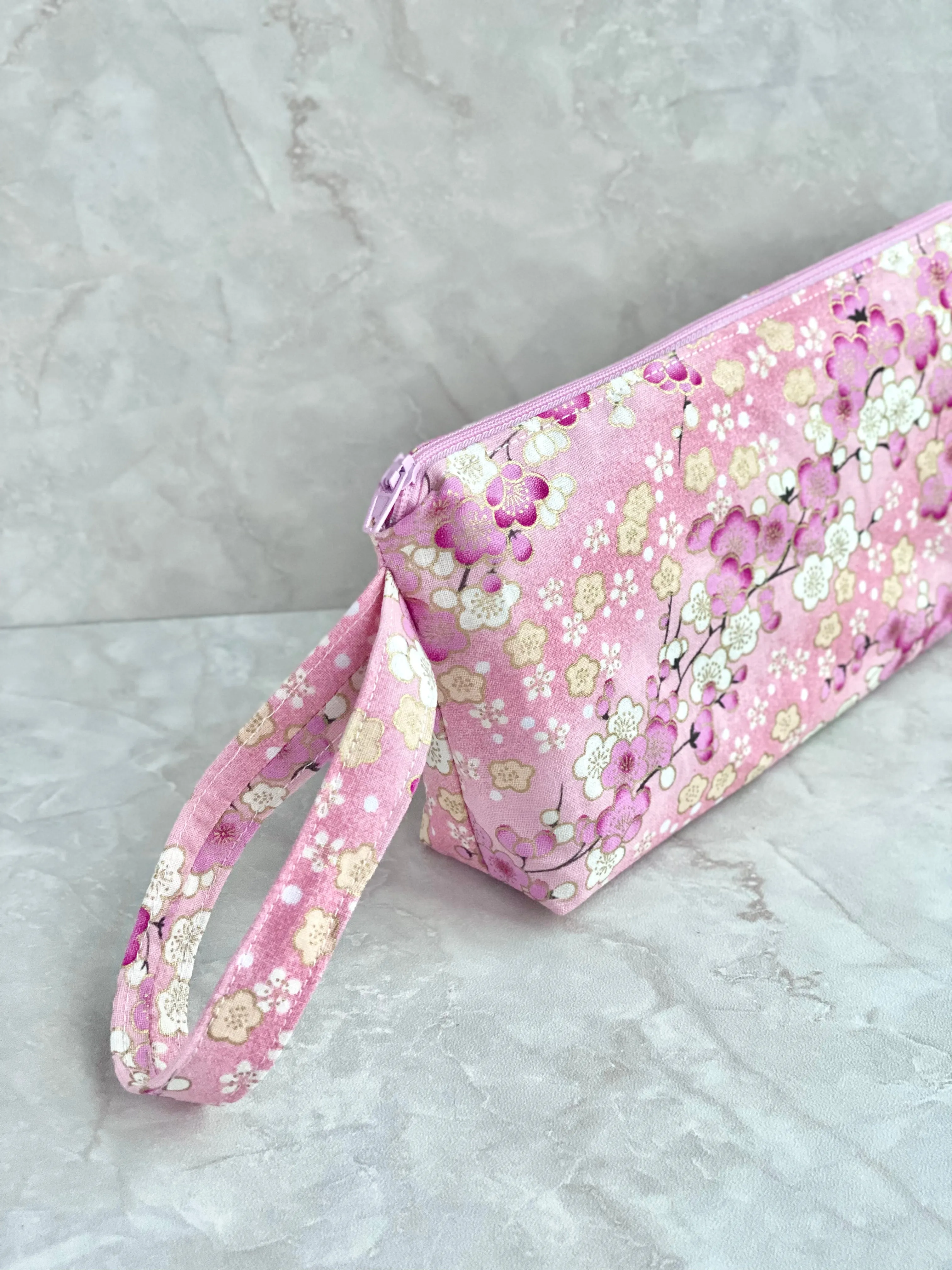 Zip wristlet