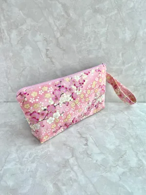 Zip wristlet