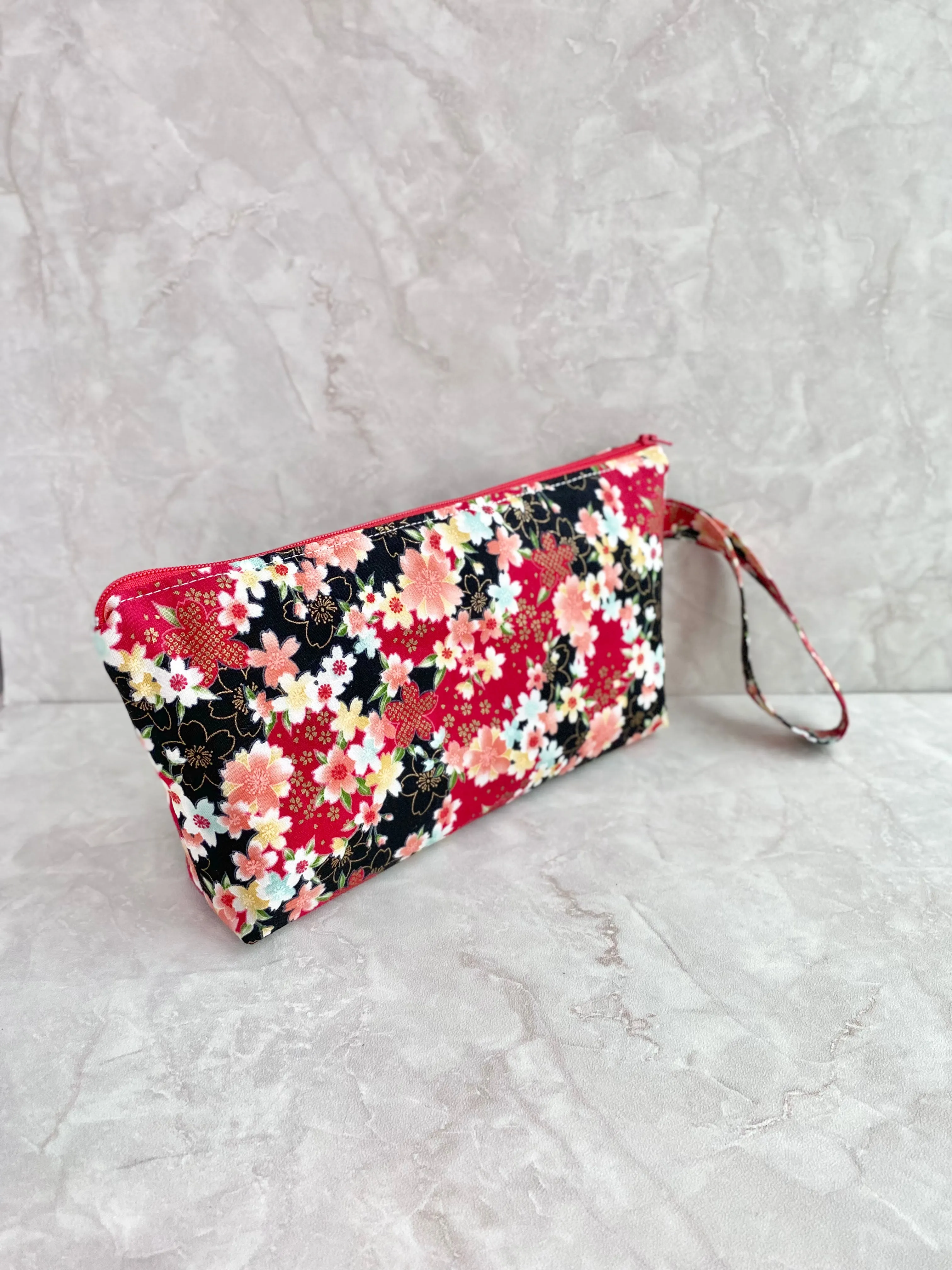 Zip wristlet
