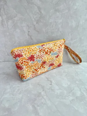 Zip wristlet