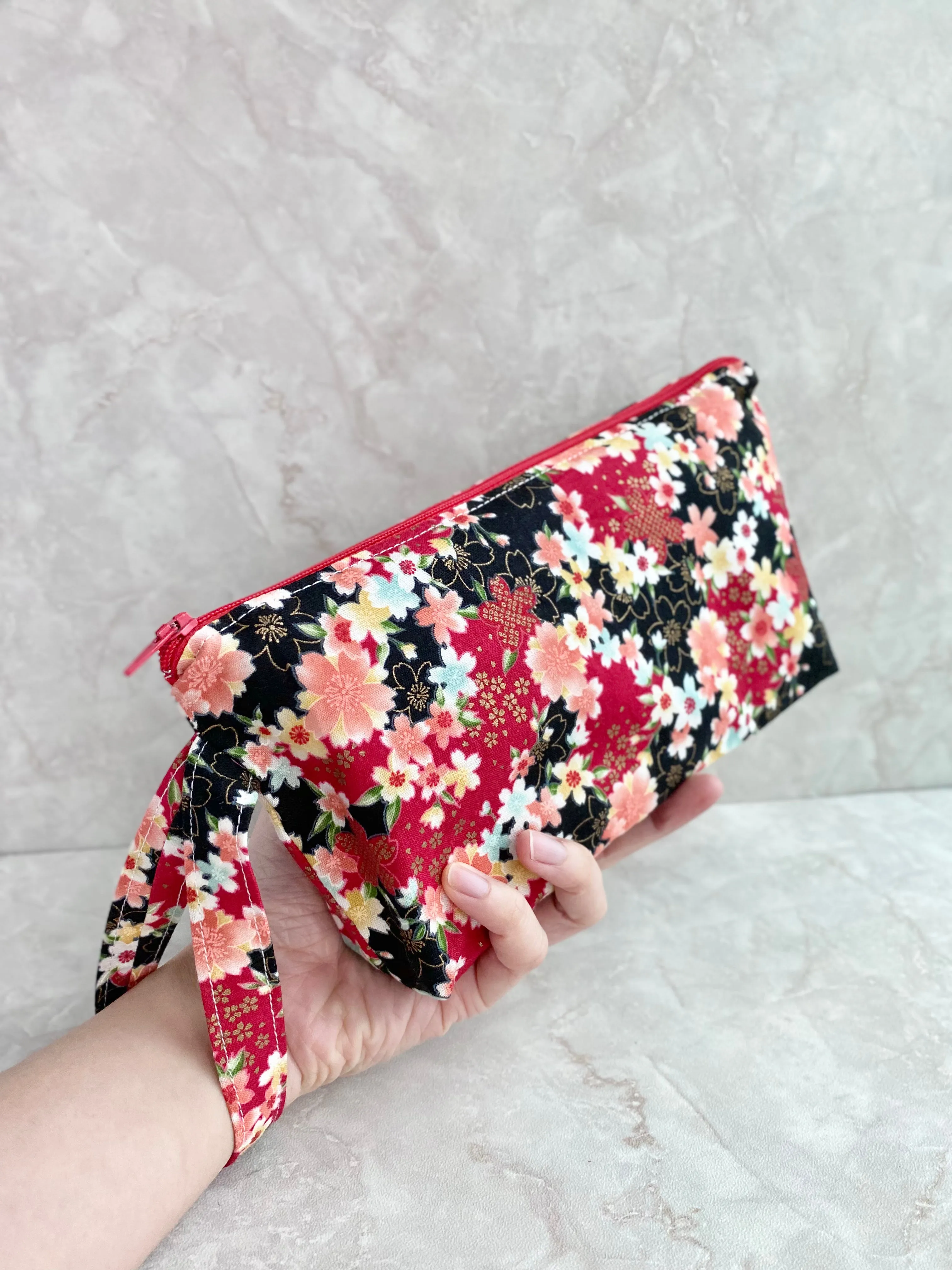 Zip wristlet